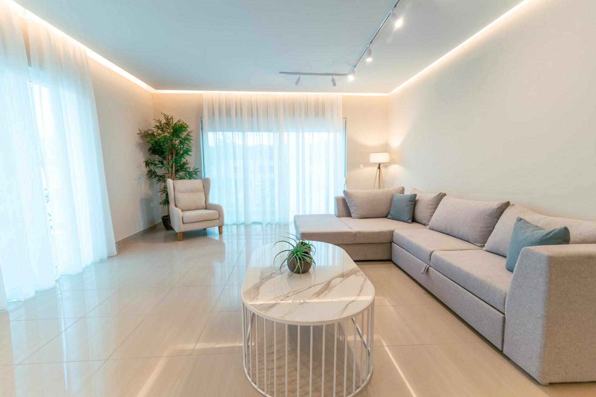 Brand New Elegant Suite Platánion Buitenkant foto