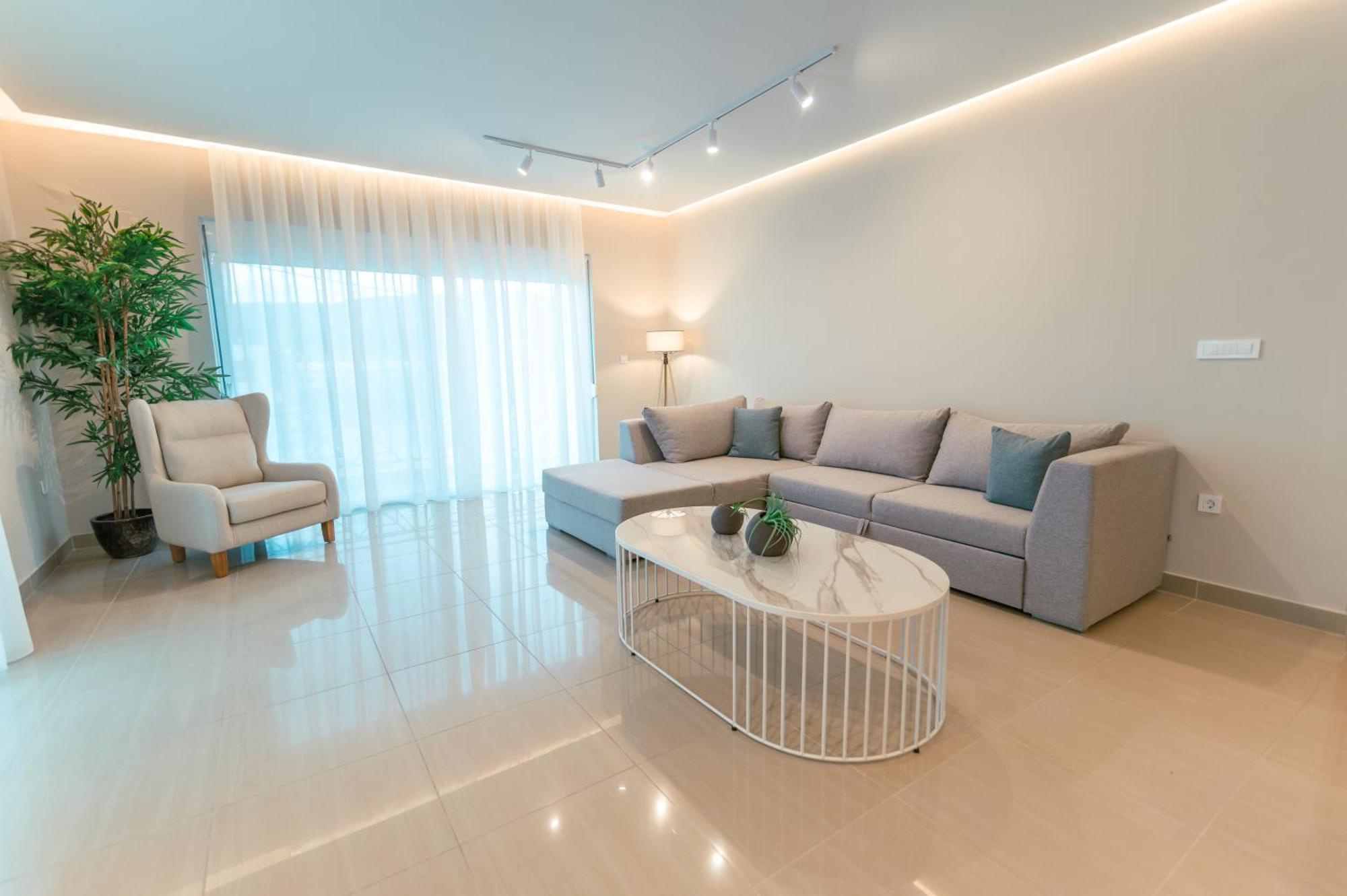 Brand New Elegant Suite Platánion Buitenkant foto