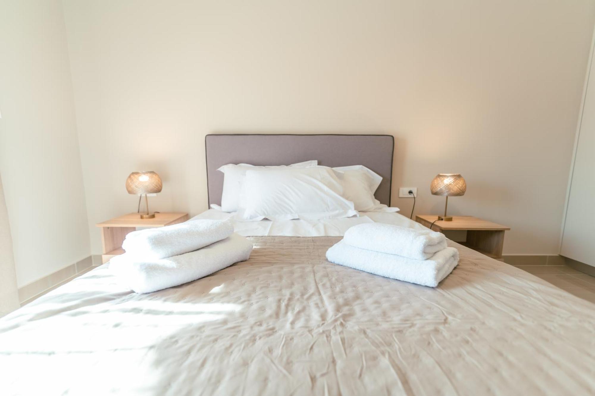Brand New Elegant Suite Platánion Buitenkant foto